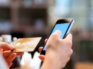 Житель Мирного украл у друга 640 тысяч рублей и смартфон