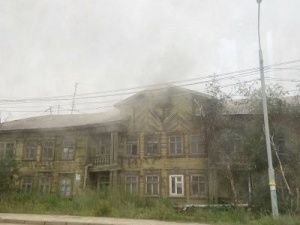 В Якутске пожарные спасли многоквартирный жилой дом