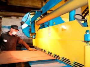 На производстве в исправительных учреждениях УФСИН успешно используется новое оборудование по резке металла