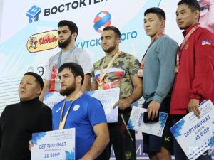Красноярская школа борьбы оказалась лучшей на турнире Александра Крылова в Якутске