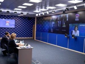 Модернизация, оснащение профильных классов и единый стандарт: на площадке «Единой России» эксперты внесли предложения в программу капремонта школ