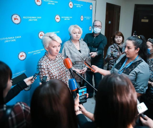 ХВАТИТ "ТЕРРОРИЗИРОВАТЬ" ДВУХ ЖЕНЩИН-РУКОВОДИТЕЛЕЙ!