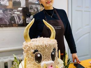 Кровяная колбаса, лошадиная голова, курочка-несушка: конкурс тортов провели в Амгинском районе