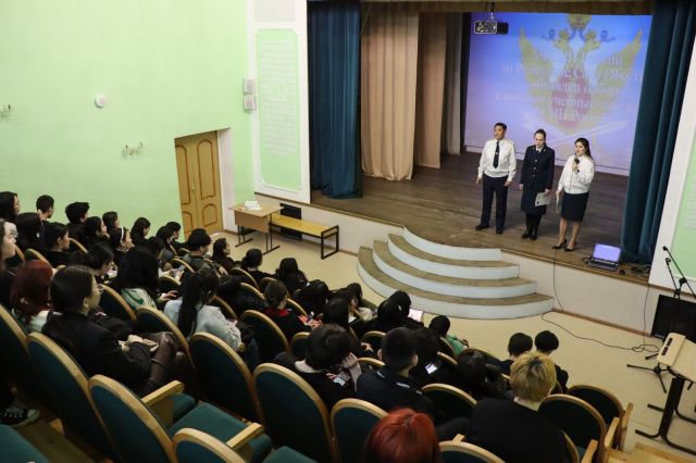 Сотрудники УФСИН рассказали учащимся выпускных классов школы № 2 о перспективах поступления в вузы ФСИН России