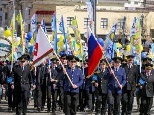Трудовые коллективы Губинского округа вышли  на первомайскую демонстрацию