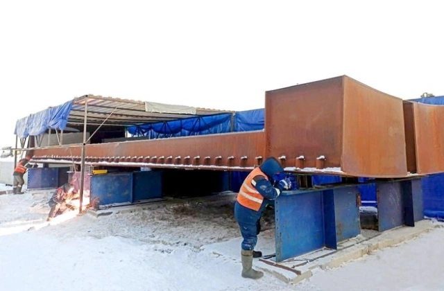 Ленский мост продолжают строить при -30 °C в Якутии