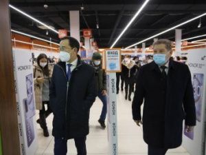 Глава Якутии лично проверил соблюдение санитарно-эпидемиологических требований в торговом центре в Нерюнгри