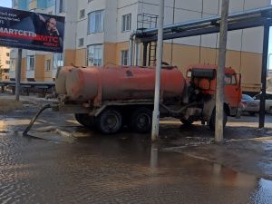 В Якутске в усиленном режиме ведутся работы по отводу и откачке талых вод