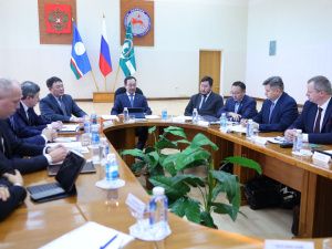 Айсен Николаев провел встречу с представителями промышленности по вопросу развития нефтегазовой отрасли Якутии