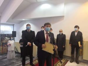 Юрий Куприянов посетил премьеру спектакля «Утиная охота» и открыл музей в Саха театре 