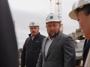 Евгений Григорьев осмотрел строительство дома для маневренного фонда