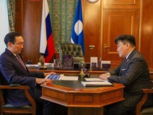 Айсен Николаев обсудил вопросы развития Алмазэргиэнбанка с Николаем Долгуновым