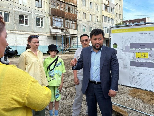 Евгений Григорьев обсудил с жителями Промышленного округа благоустройство дворовых территорий