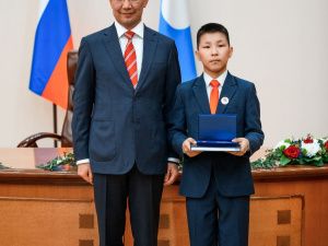 В преддверии Дня Республики Саха (Якутия) Айсен Николаев вручил государственные награды