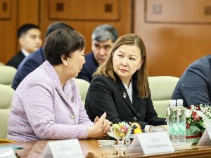 В День учителя Глава Якутии наградил выдающихся педагогов и наставников республики