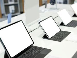 Житель Якутска и ранее судимая уроженка Магаданской области украли товар из магазина цифровой техники