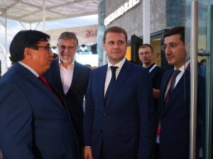 ВЭФ-2023: Министр РФ по развитию Дальнего Востока Алексей Чекунков высоко оценил павильон Якутии на форуме