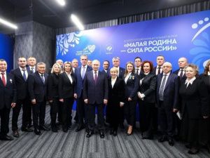 Владимир Путин вручил высокую награду главе Тит-Арынского наслега Григорию Лукину