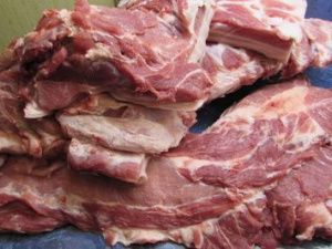 В Верхневилюйском районе сельчанин проник в чужой амбар и похитил мясо