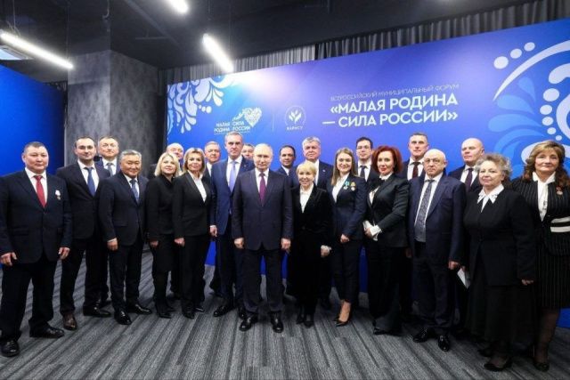 Владимир Путин вручил высокую награду главе Тит-Арынского наслега Григорию Лукину