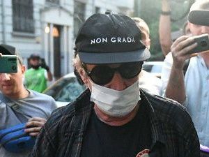 «Я вам заплачу»: разговор Ефремова с полицейским после ДТП попал на видео