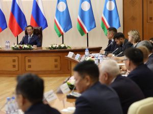 Айсен Николаев подписал стратегический указ о мерах по борьбе с бедностью в Якутии