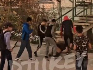 Следком начал проверку после публикации видео избиения подростками пожилого мужчины в Якутске