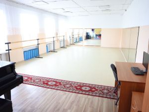 Глава Якутии посетил Детскую школу искусств в Жатае