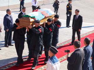 В Якутске началась церемония прощания с первым президентом Якутии Михаилом Николаевым