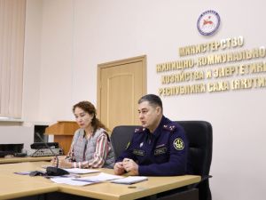 Заместитель начальника УФСИН Станислав Тетерин и заместитель министра жилищно-коммунального хозяйства и энергетики региона Наталья Готовцева обсудили вопросы развития производства в исправительных учреждениях