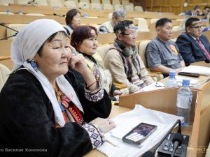 В парламенте Якутии прошла встреча народных депутатов с делегатами VI Съезда эвенов России