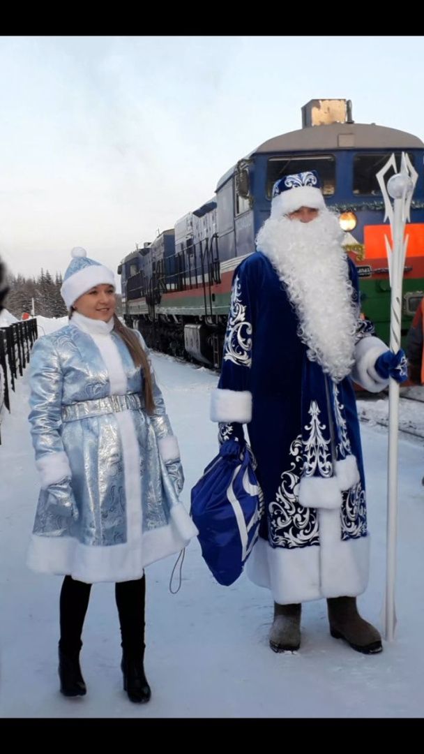 Железнодорожники поздравили пассажиров с Новым Годом!