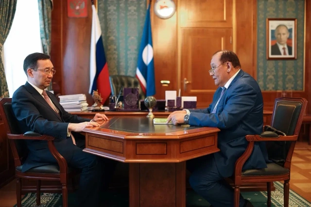 Айсен Николаев провел рабочую встречу с президентом Академии наук Якутии Леонидом Владимировым