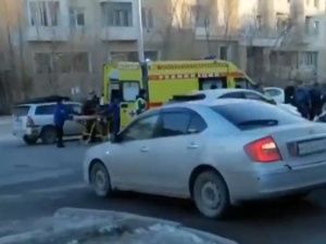 Иномарка сбила несколько человек при переходе на «зеленый»