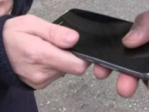 В Якутске местный житель обманом похитил телефон у пожилого мужчины