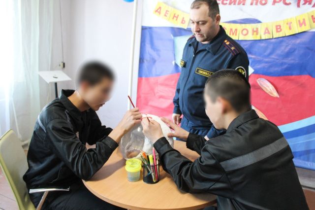 В День космонавтики в исправительной колонии № 7 осужденные подготовили тематические поделки