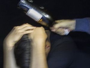 В Якутске женщина ударила племянника по голове бутылкой