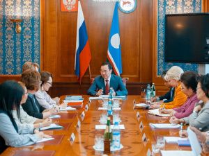 Айсен Николаев провел встречу с лидерами женских общественных организаций республики