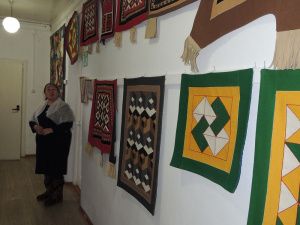 В селе Хатассы открылась выставка народных мастеров