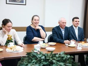 Глава Якутии вручил многодетной матери Татьяне Юдинцевой орден «Мать-героиня»