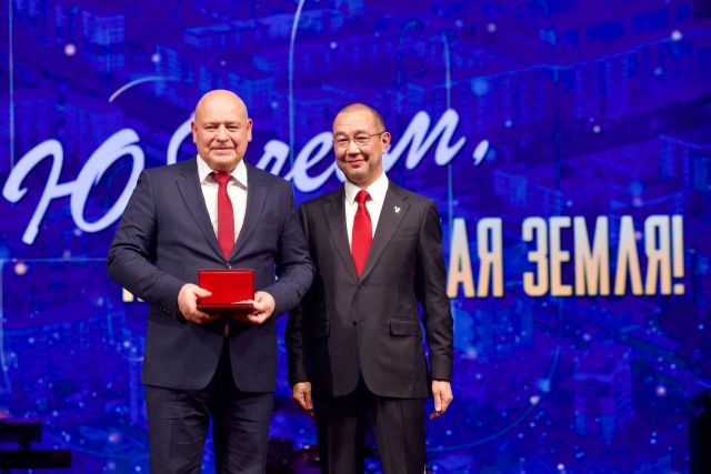 РАБОТНИКИ «ЯКУТУГЛЯ» ОТМЕЧЕНЫ ГОСУДАРСТВЕННЫМИ И МУНИЦИПАЛЬНЫМИ НАГРАДАМИ