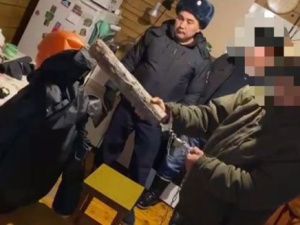 Убил товарища поленом и утопил труп в проруби