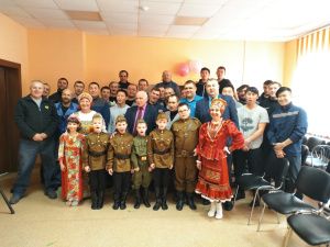 Праздничное настроение мужчины АК «Железные дороги Якутии»  унесли домой