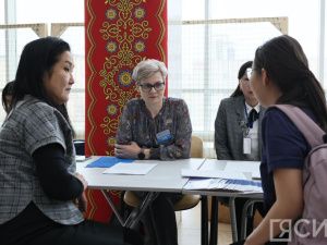 В Якутске провели молодежную ярмарку трудоустройства «Шаг к карьере»