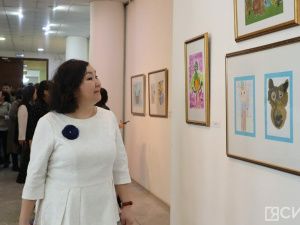В Якутске открылась выставка 12-летнего художника с аутизмом