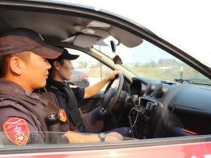 В Якутске задержали девушку, имевшую при себе пакет с кристаллообразным веществом и приспособление для употребления наркотиков