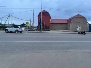 Водитель внедорожника не уступил мотоциклисту в Якутске 