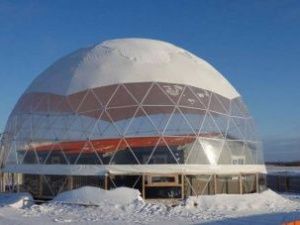 В Якутии семья перезимует в доме под куполом