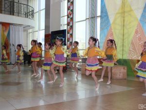 В Якутске прошел детский театрализованный концерт «Волшебный дружбоскоп»