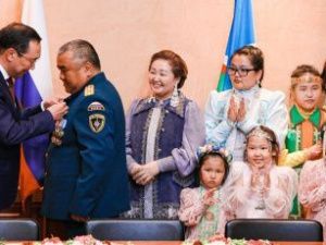 Орден «Родительской славы» вручен семье якутян